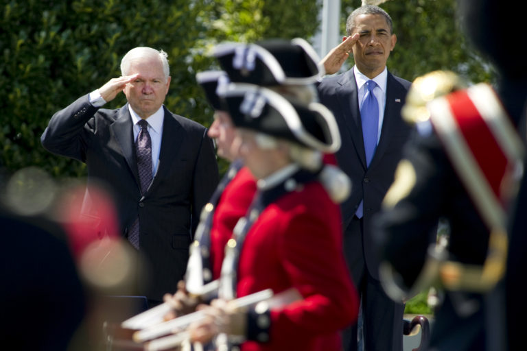 Obama saluting soldiers

By English: U.S. Navy Petty Officer 1st Class Chad J. McNeeley [Public domain], via Wikimedia Commons